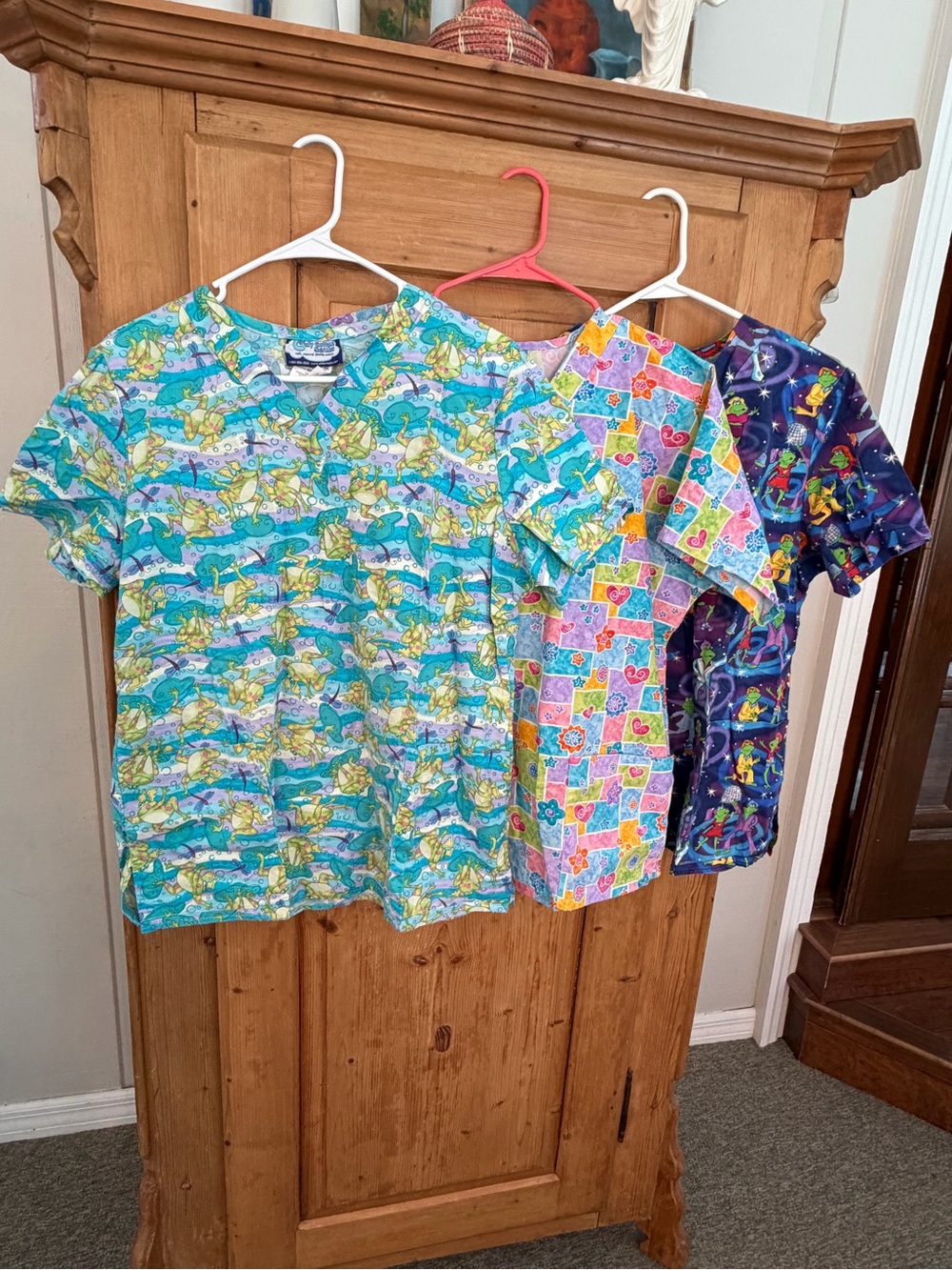Set of 3 Sz Medium Short Sleeve Scrub Tops Multi-Color Printed Tops
